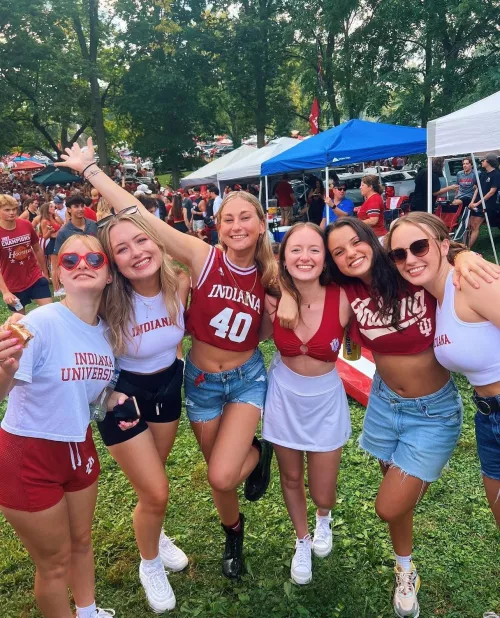 Tailgate girls by BingB0ngBoi