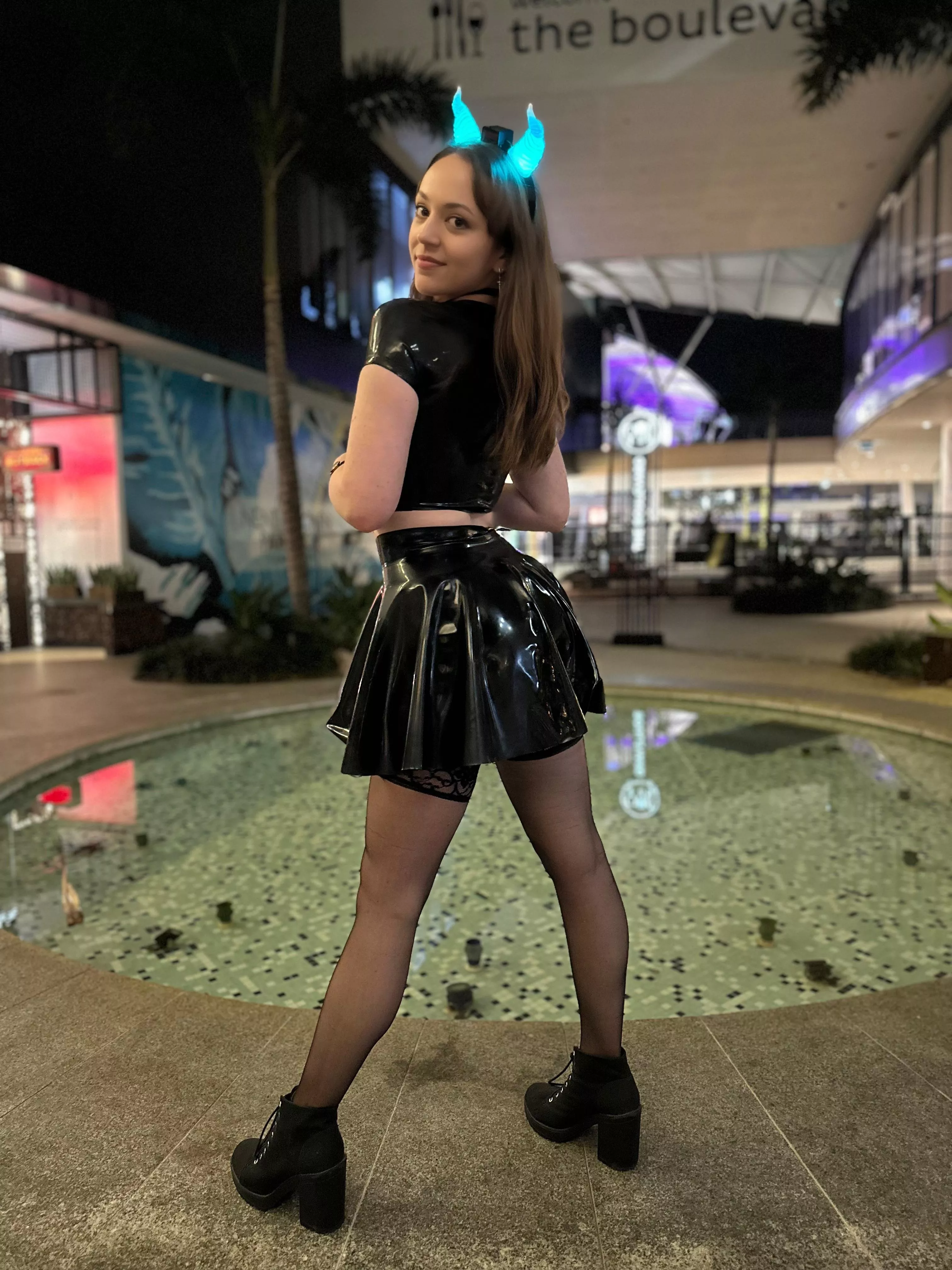 Horny devil in latex posted by Ellektrix