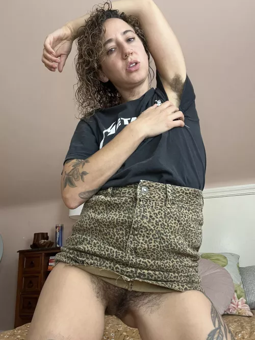 I love wearing short skirts ✌🏼 by HairyRachel_Mae36