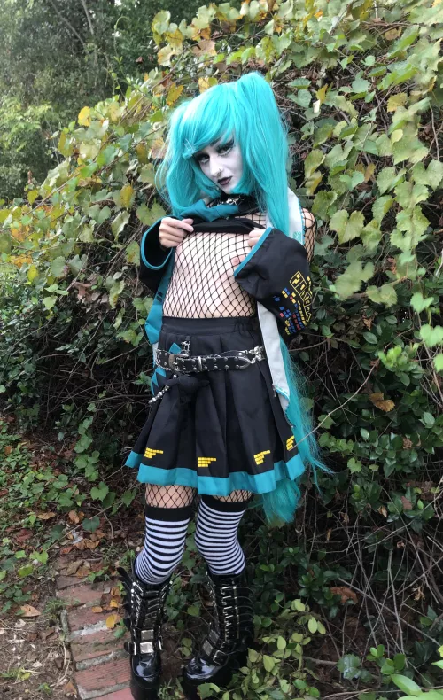 Naughty Hatsune…. by TsundereTomboy