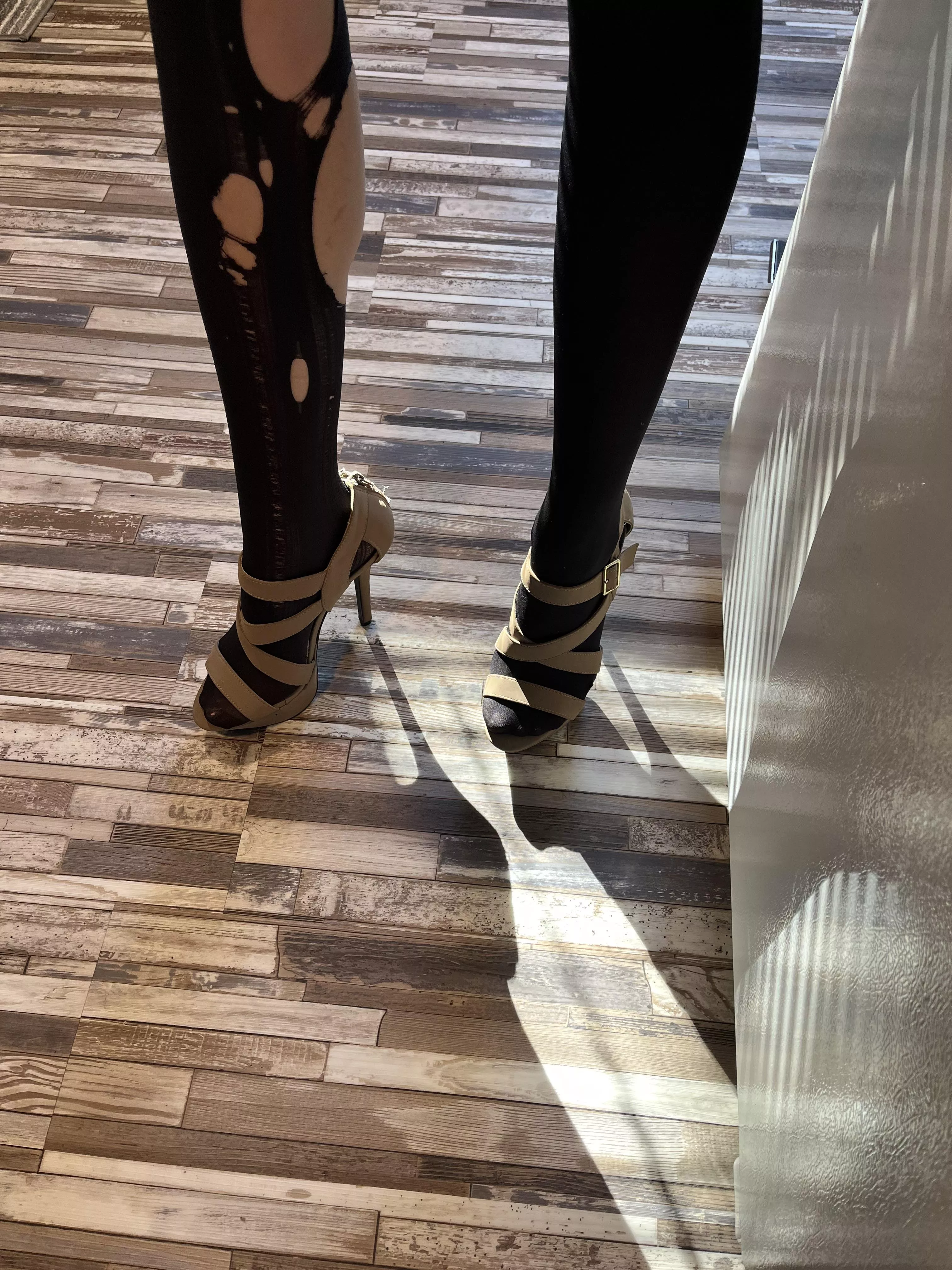 Pic leg 1 or 2? posted by mizzKITTENkitten