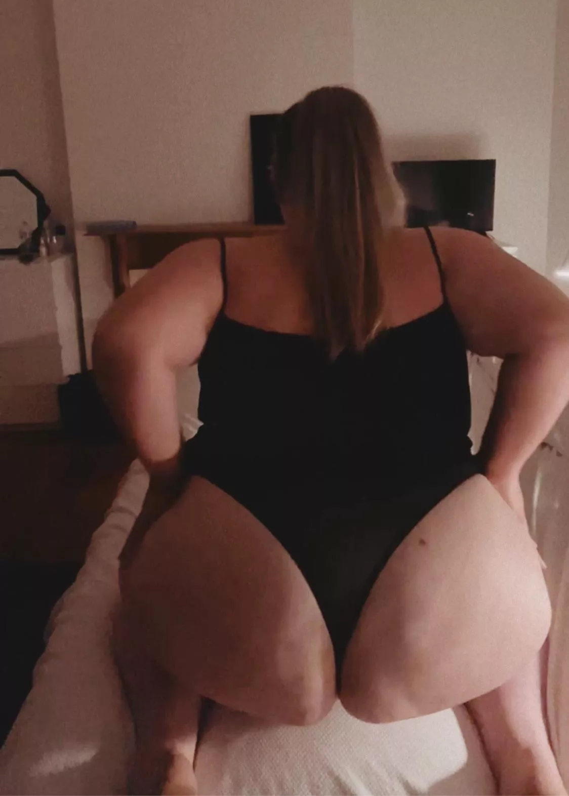 The view right before bending over 😮‍💨 posted by bbwamazon