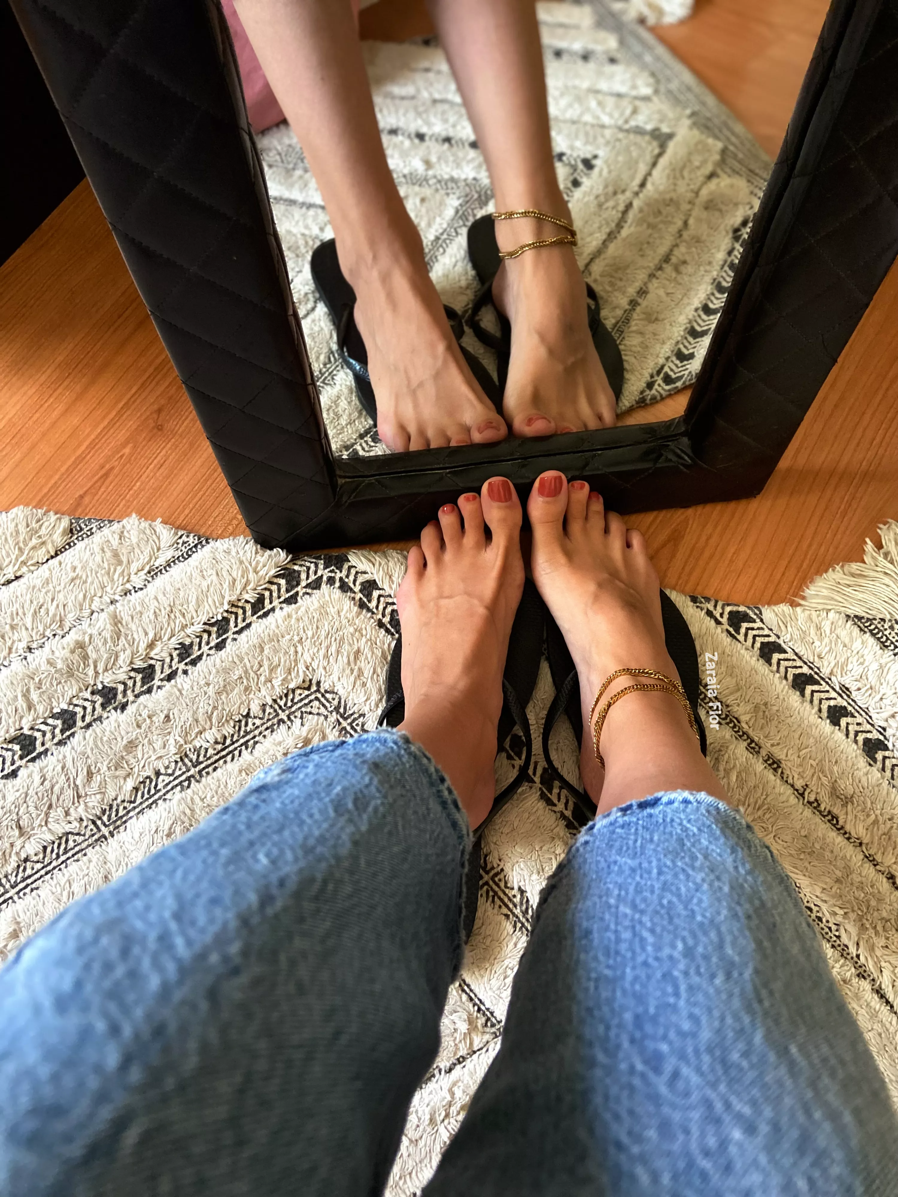 Who could say no to these super cute, long toes? posted by ZaraiaFior