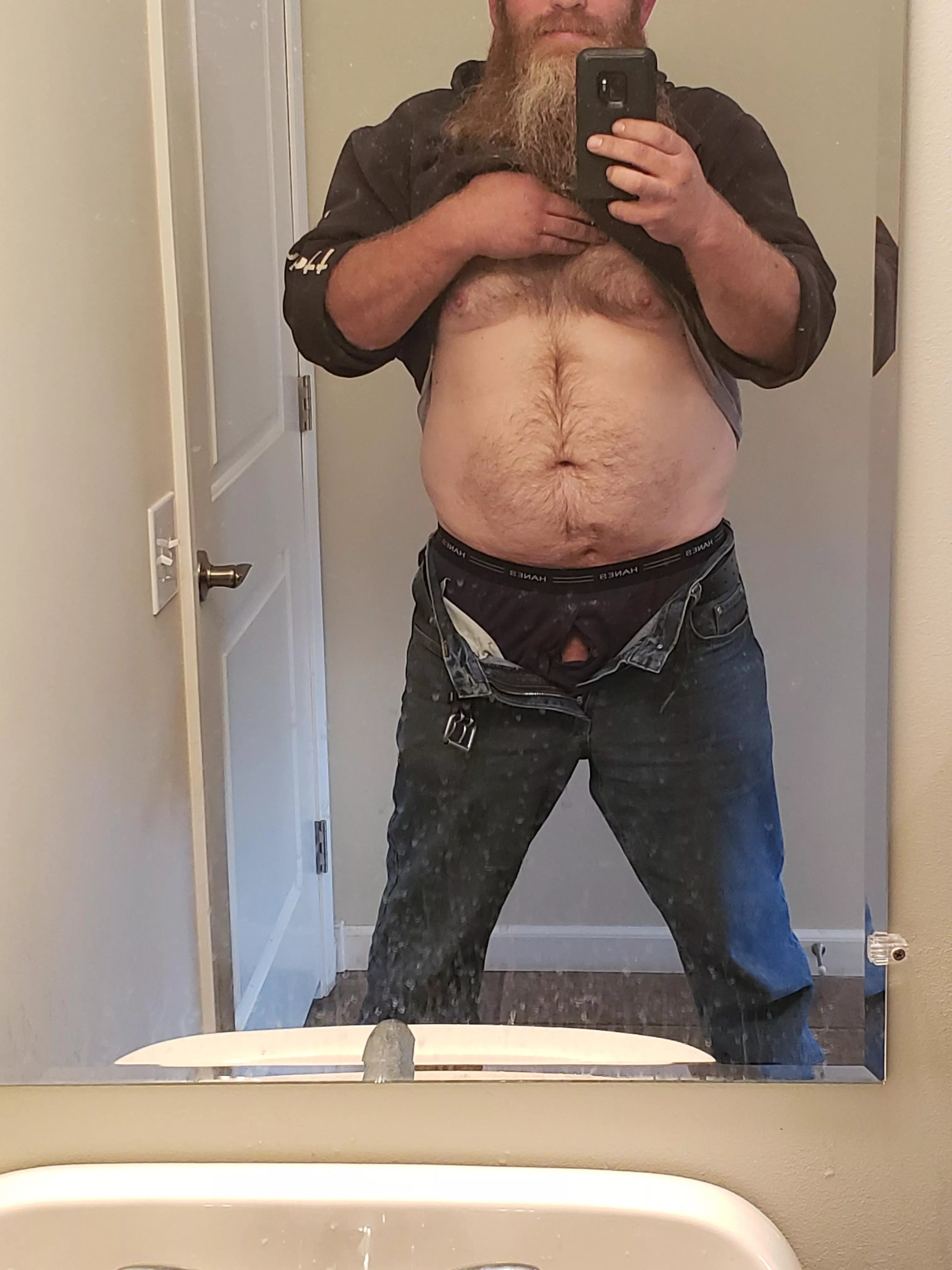 Bored at work, who wants to keep me company? posted by Effective-One-8547