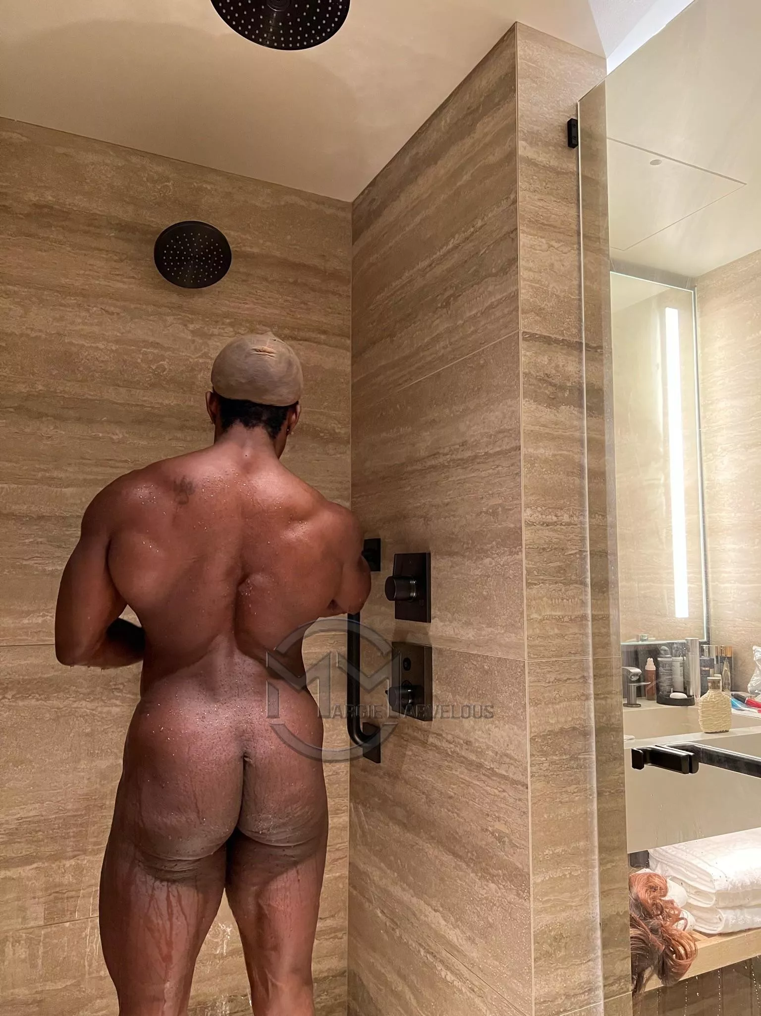 Do muscles look better wet? posted by themarvelousv