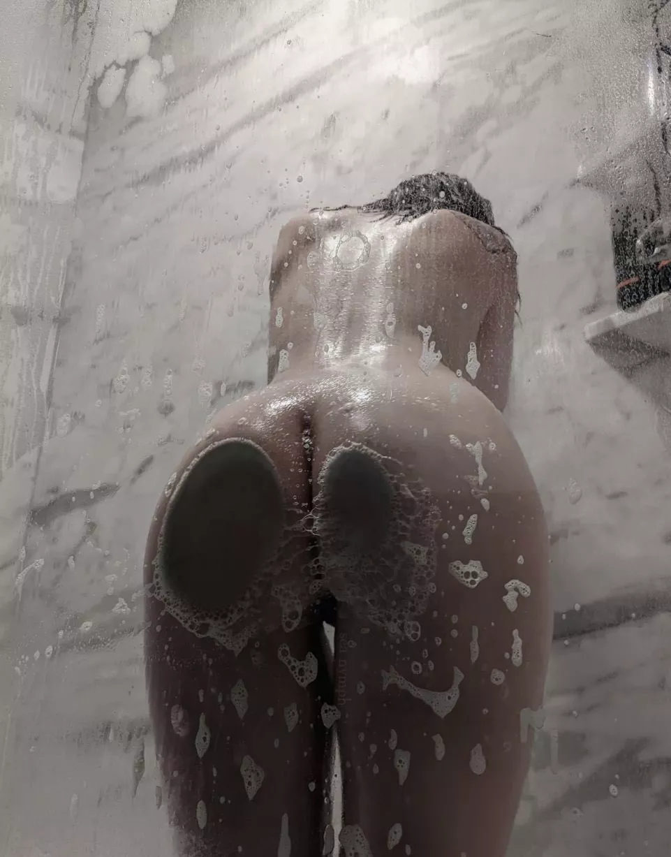 Do older, white or black men prefer smelly hairy or smelly shaved pussy posted by freakysj