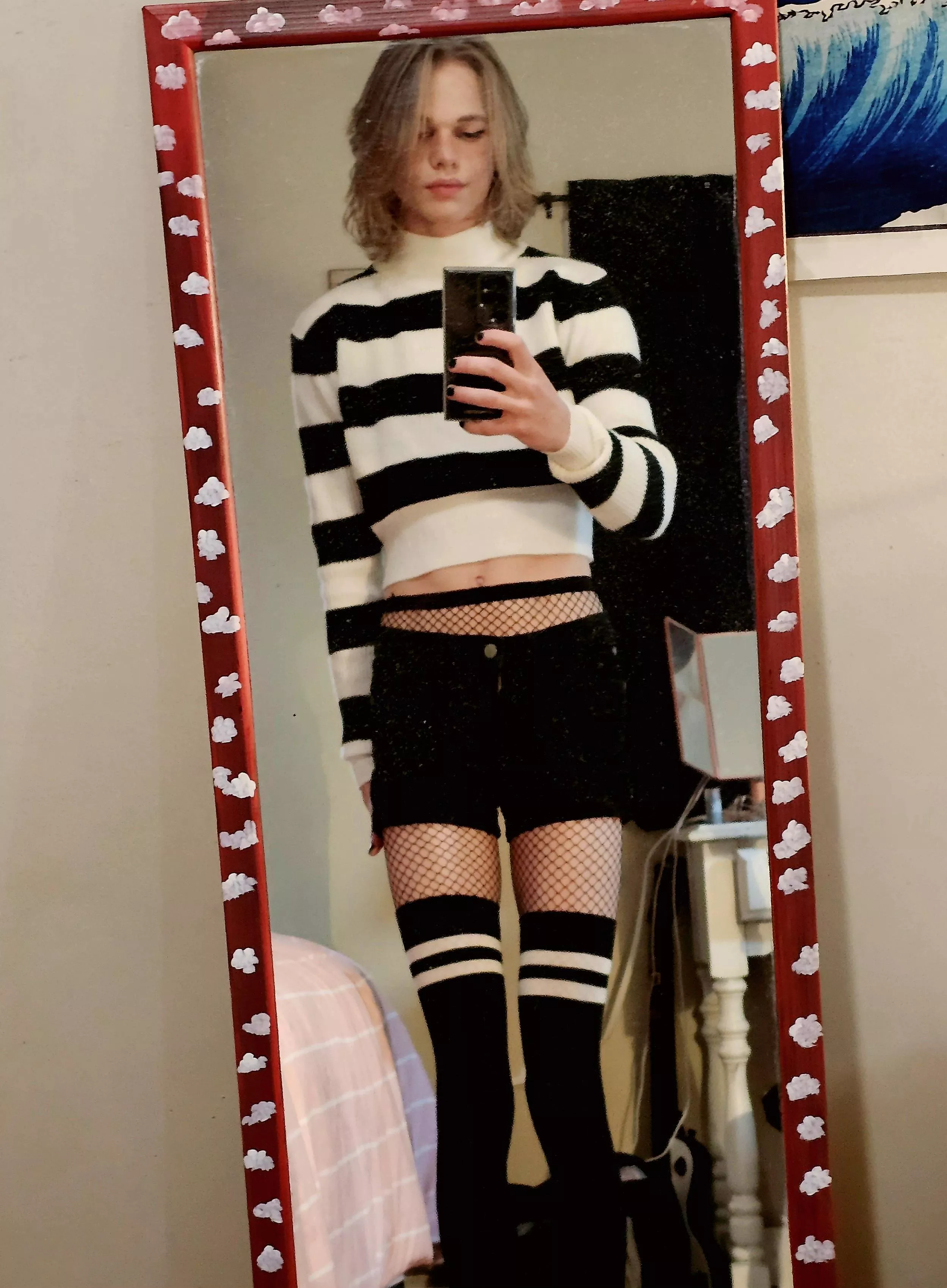 Do you think I'm cute? 😊 posted by NeverEmptyHole