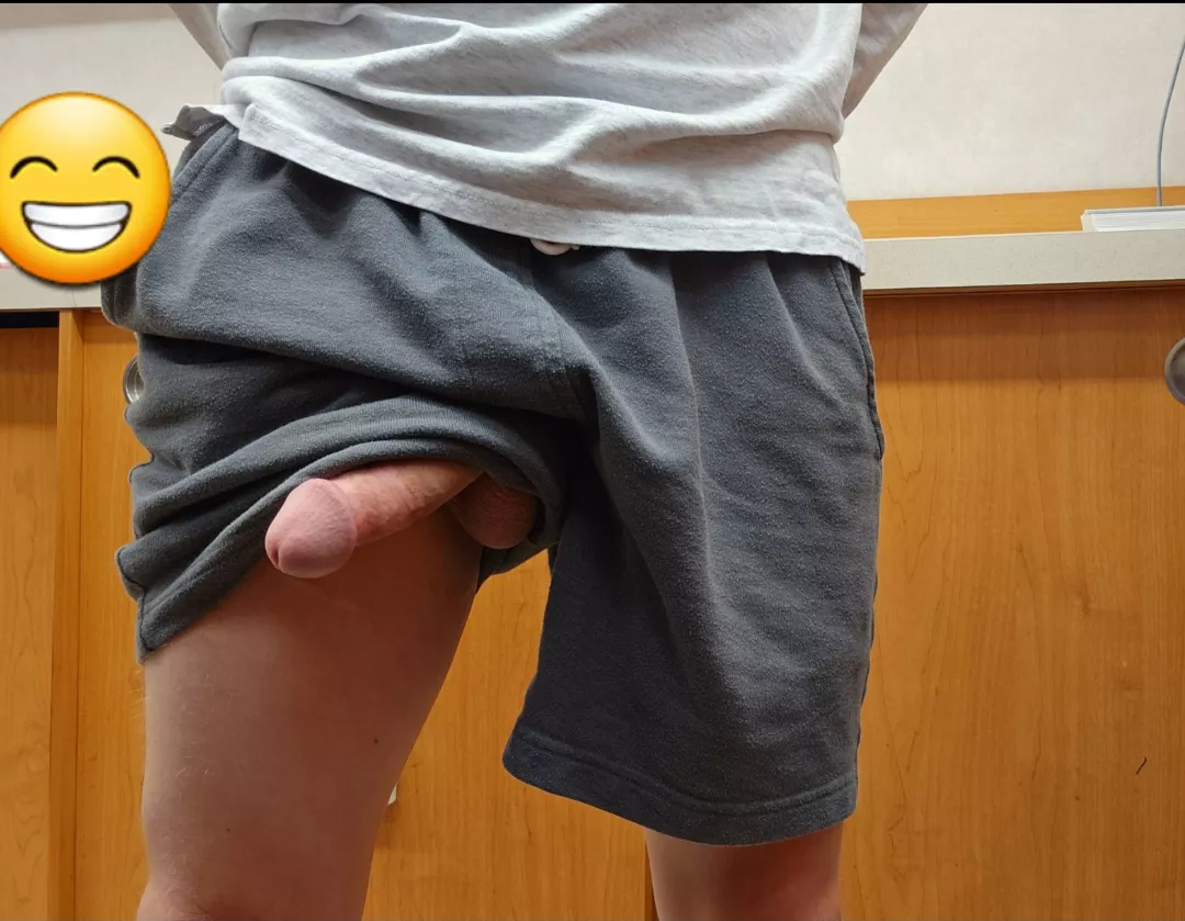 How am i supposed to work 😫[27] posted by Xusername-not-foundX