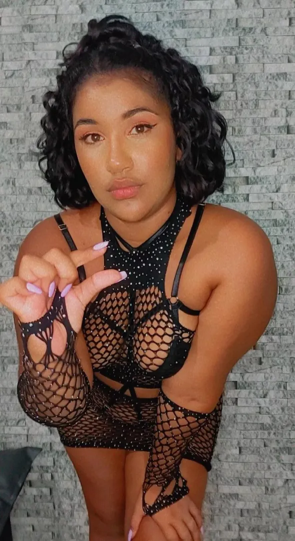 I want to know your size and depending on that I will make fun of it sissy🤭 posted by Angiehot69