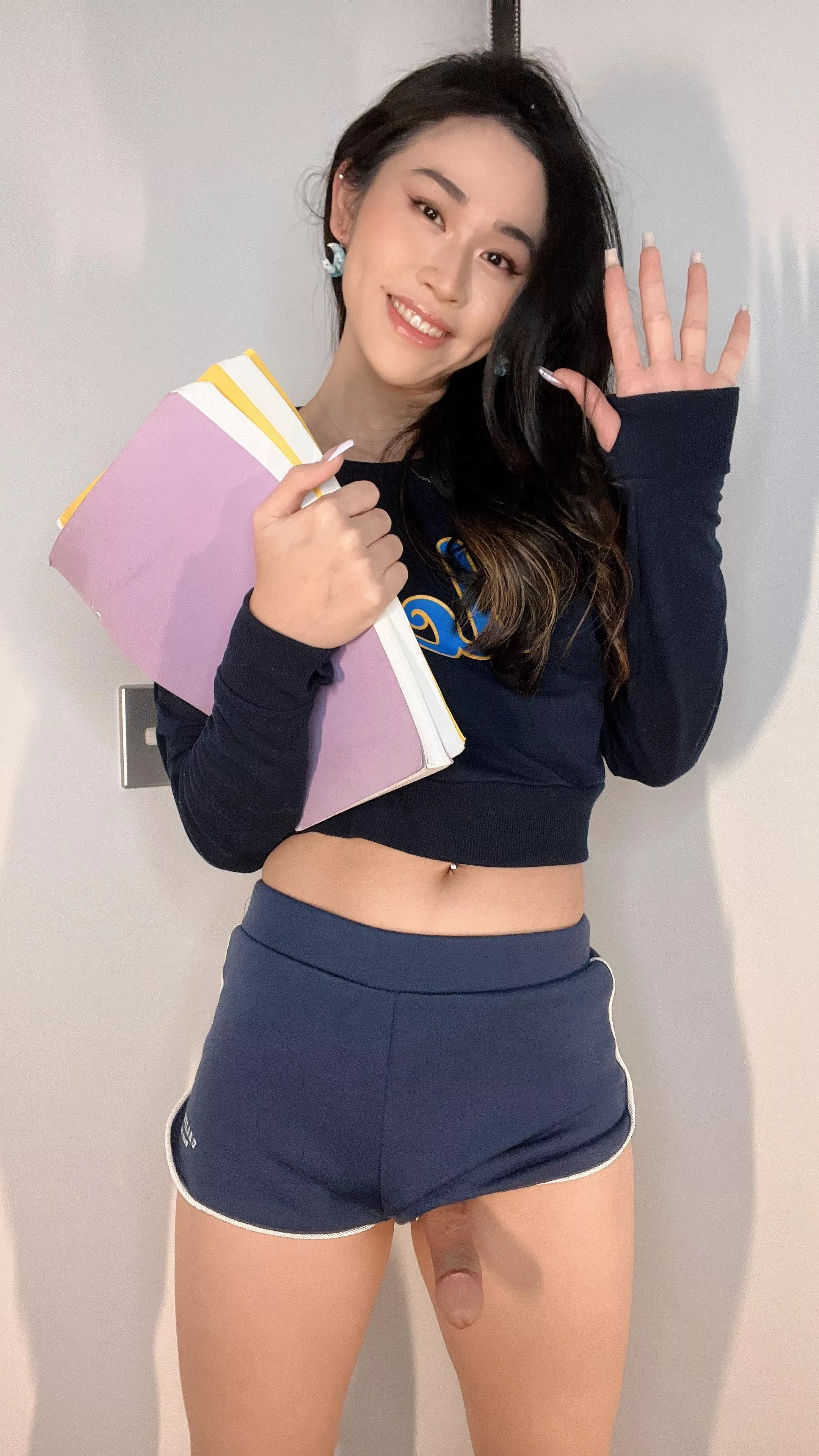 It’s my first day for uni❤️can we be friends? posted by khloekiss97