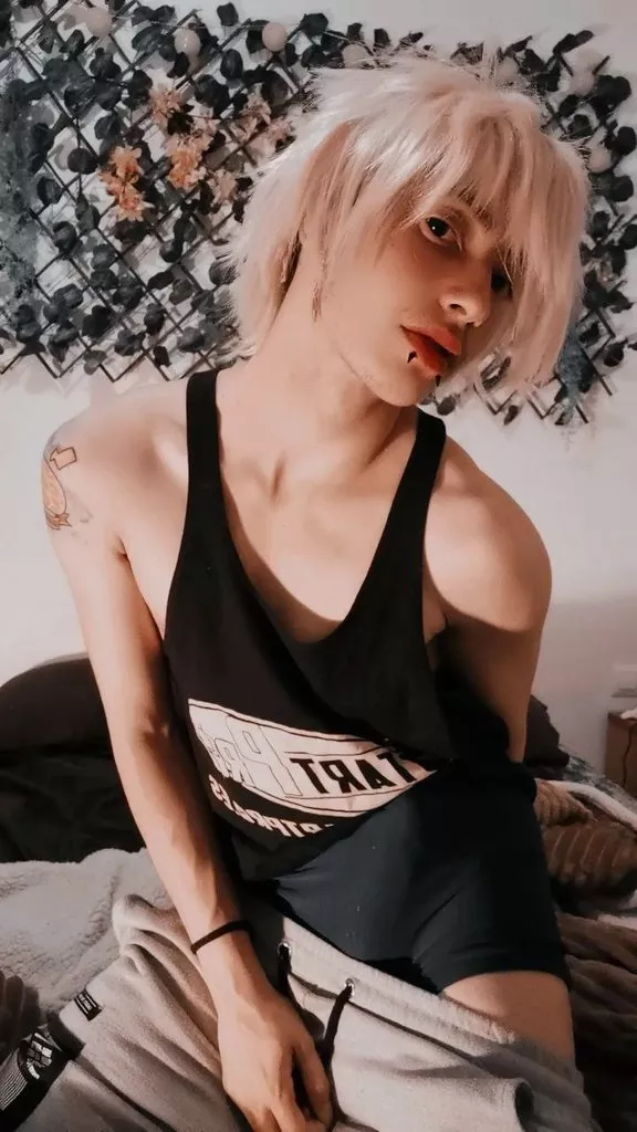 Like my twink bulge? posted by DionisusInEros