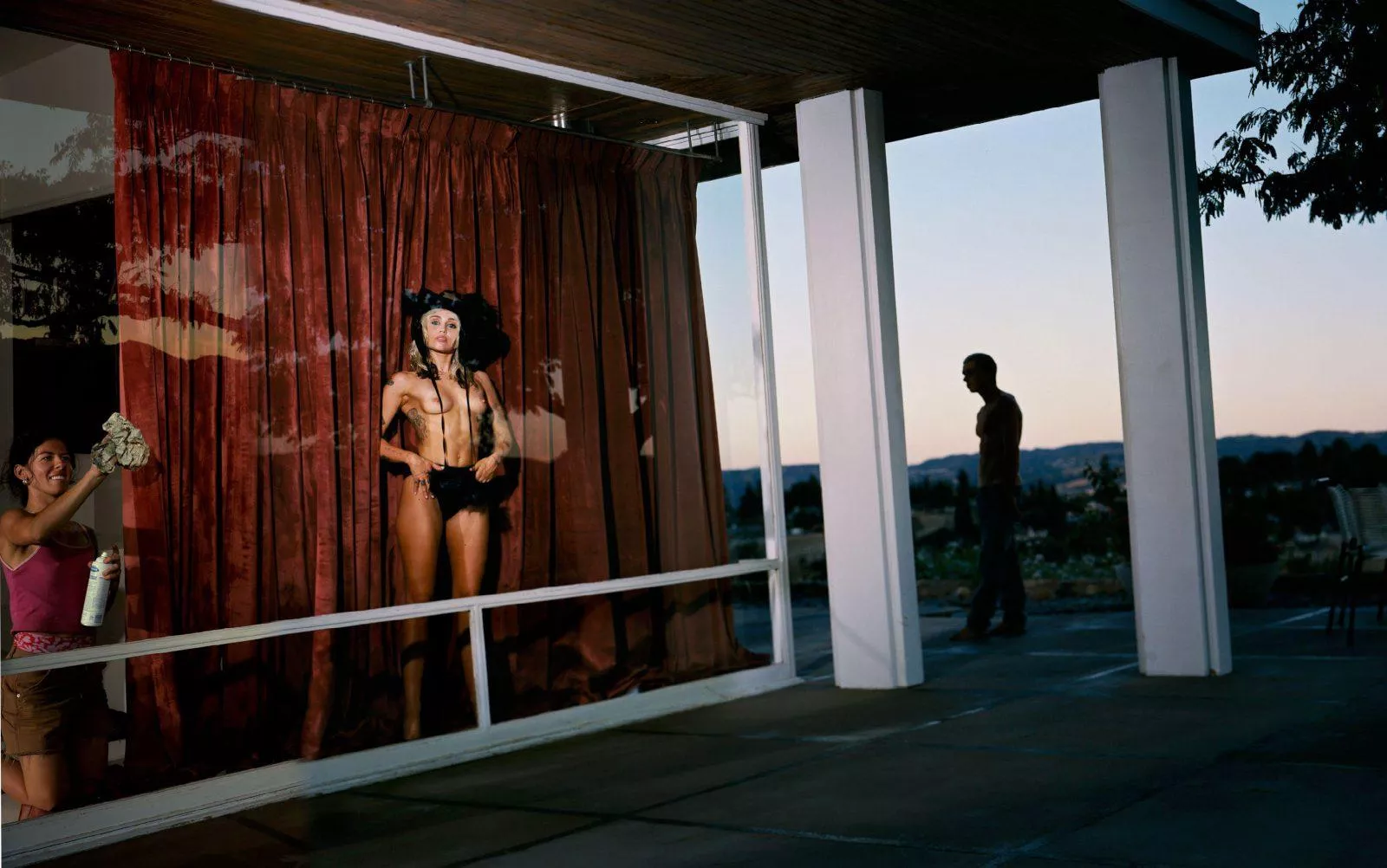 Miley Cyrus posted by knastjust