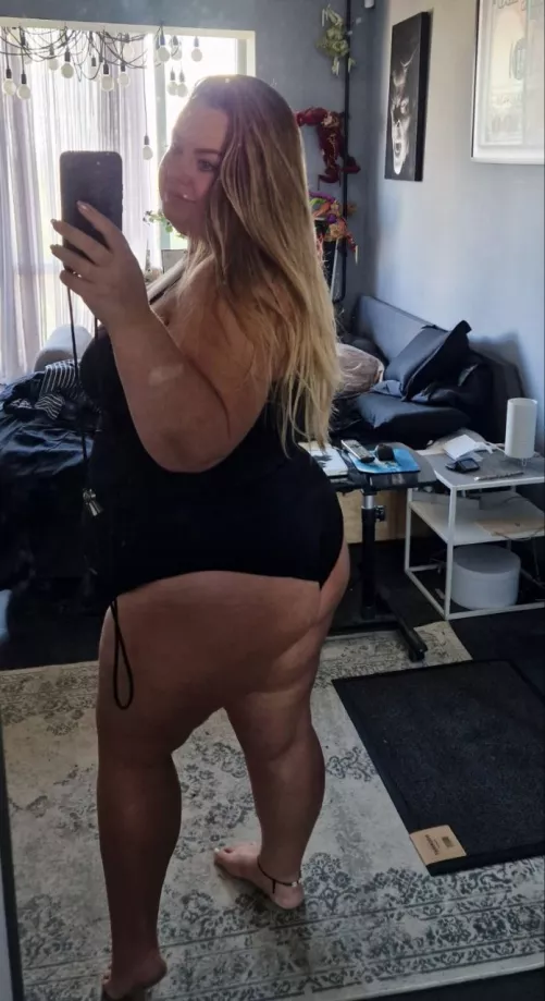 My fat ass need to be spanked ;) by curvy__queen__
