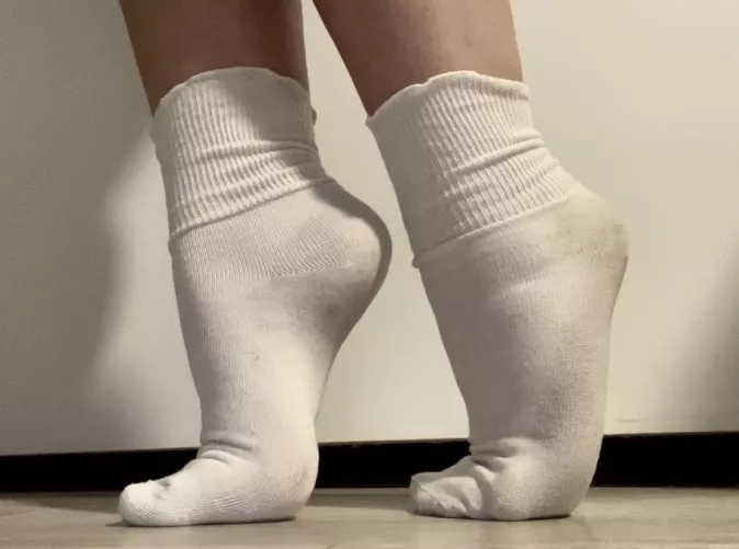 Tip toeing by teddysticklytoes