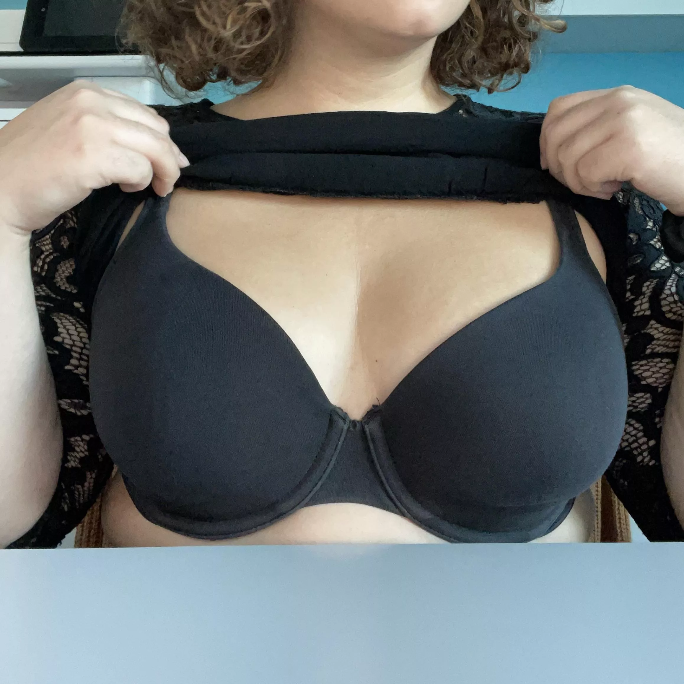 At my desk, waiting for our first patient. Thankful there’s no cameras in my office. posted by TaeraP