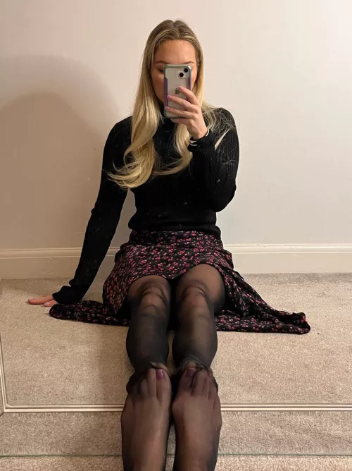 Blondes have the cutest feet by Miss_tette_piccole