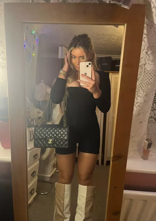 Comfy clothes for today by Yourmaingirl-