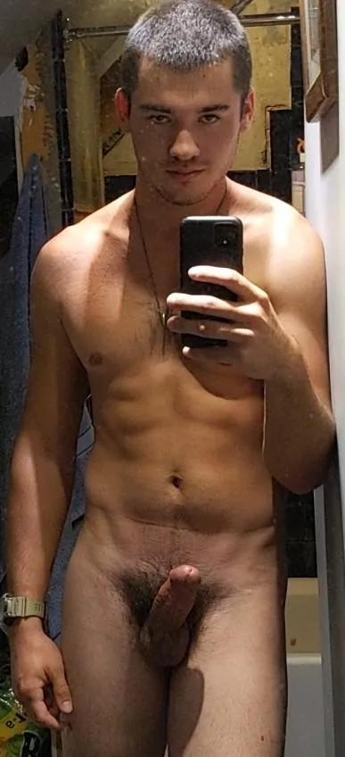 Dirty mirror selfie posted by Walker_2020