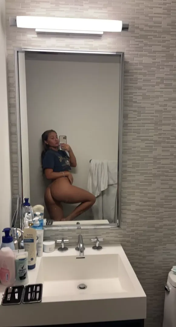 Do you guys like it how I show off my 18 year old booty? by constitutekisses