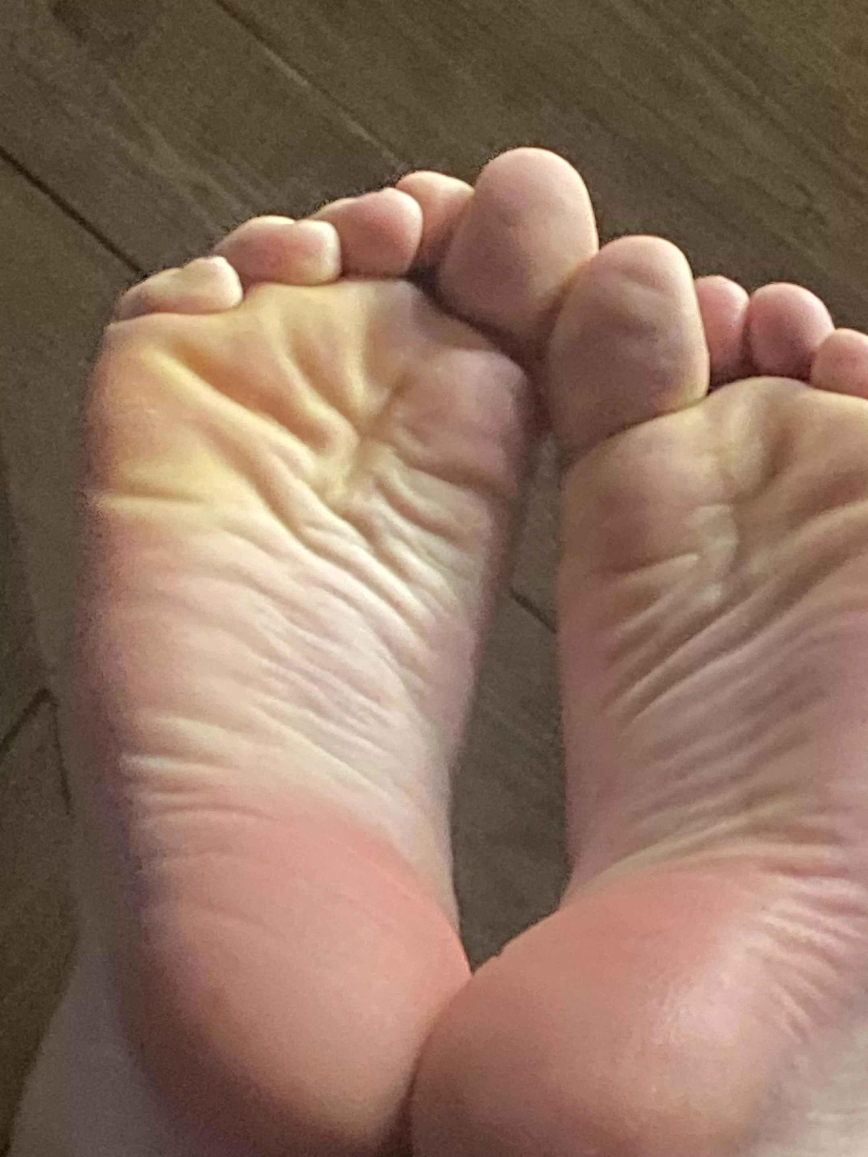 feet in the air uwu posted by Heavenlydesire69