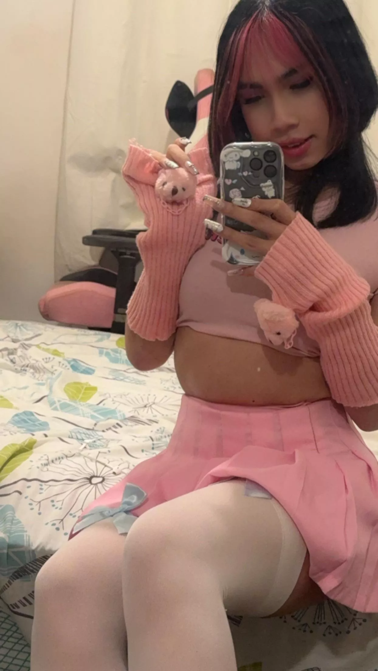 Hope my bear arm warmers made your day a little better 🧸💖 posted by minabbg