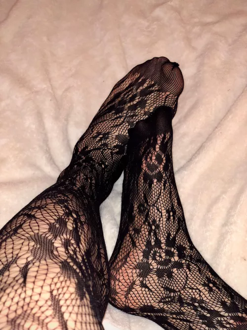 i wish i had something between these soles by CloudyMoves