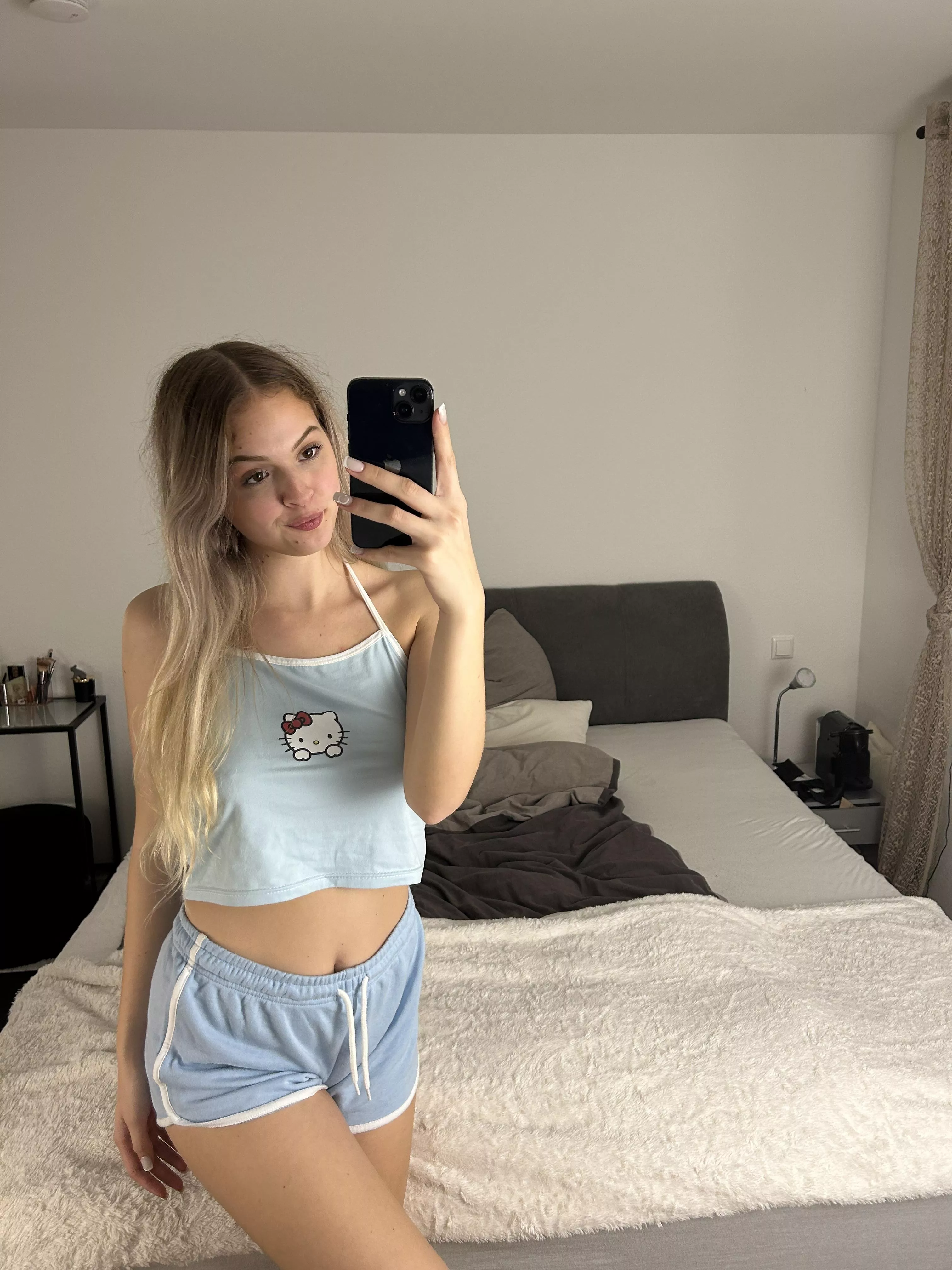 im not allowed to wear croptops at my new job 🥺 posted by gracisying