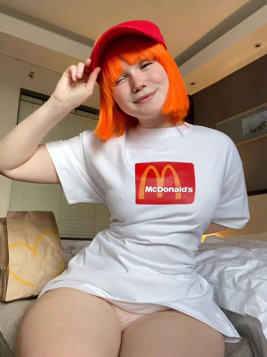 McMommy cosplay by Neyrodesu posted by Neyrodesu