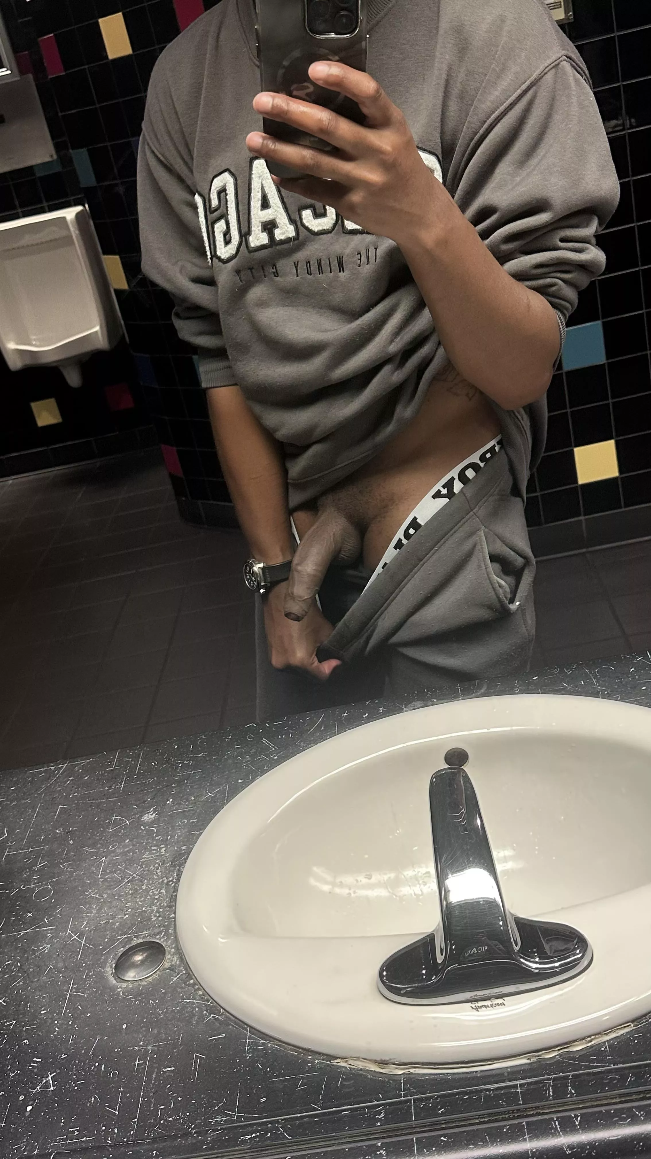 Movie theatre bathroom 🦆 posted by maskedhershey