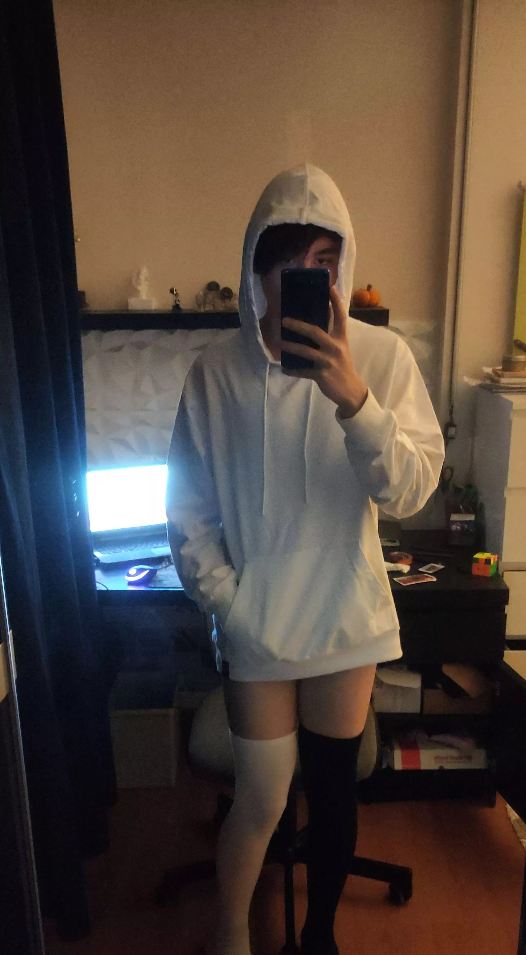 new socks :3 posted by Aoveni