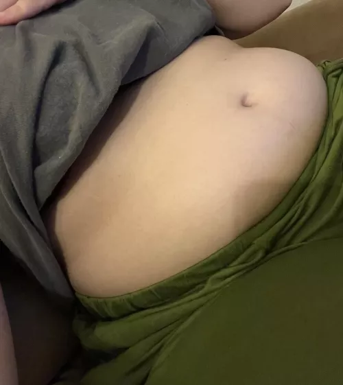 plumping up on the couch 💕 by enbypig