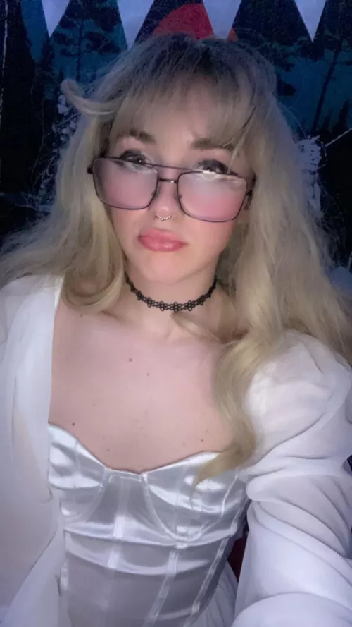 Tell me I’m pretty please💕 by Lonely_Control_4862