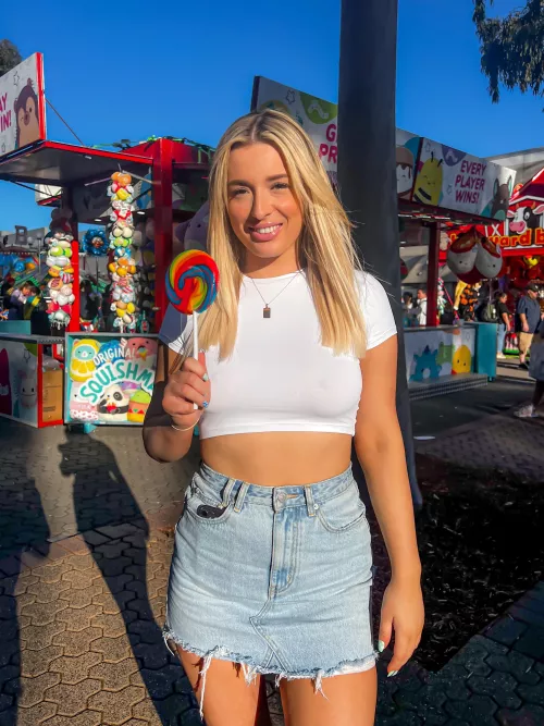 There’s 3 things you could suck on here 🤭 by babyceeceexo