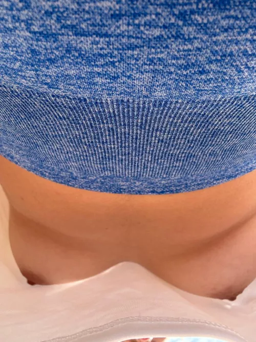 This is what happens under my t-shirt at the gym! by sam_my_friend