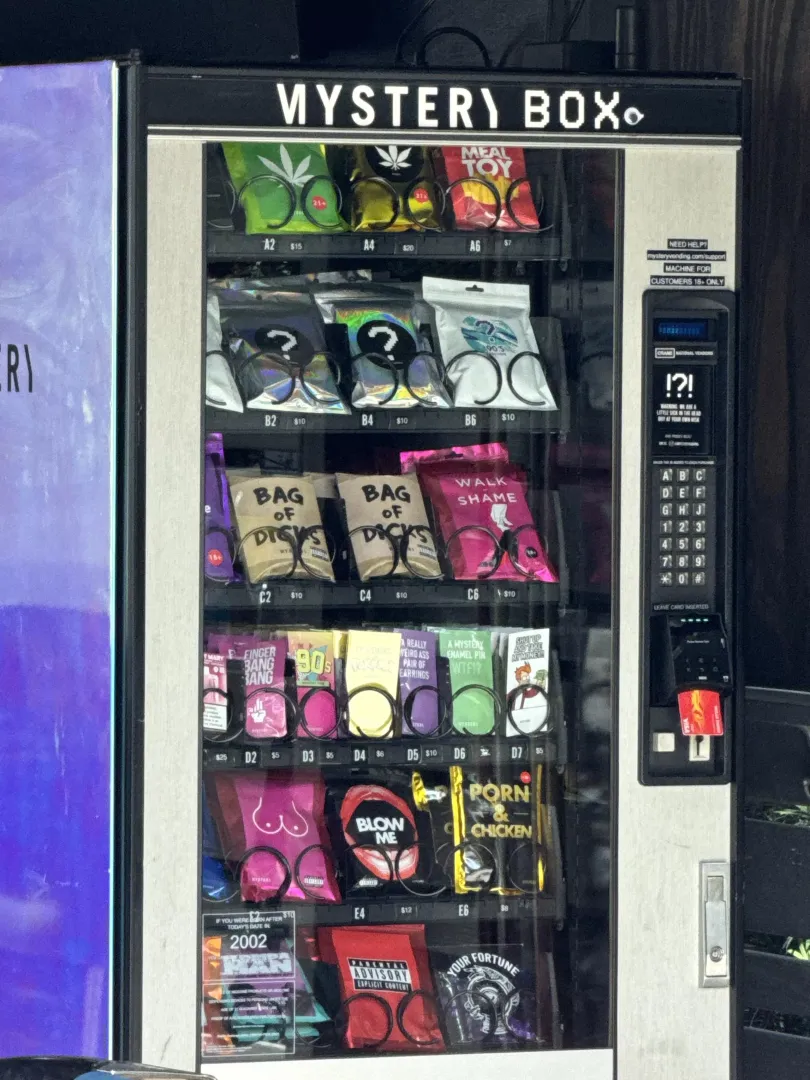 Vending nsfw posted by Cor2600