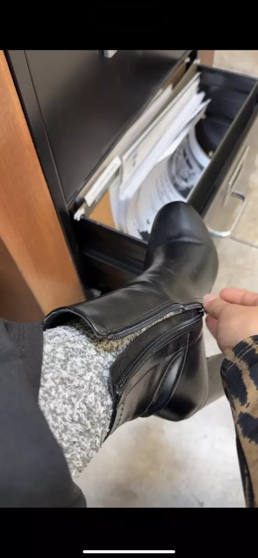 Working in Fuzzies & Heels by 1itt1efoot