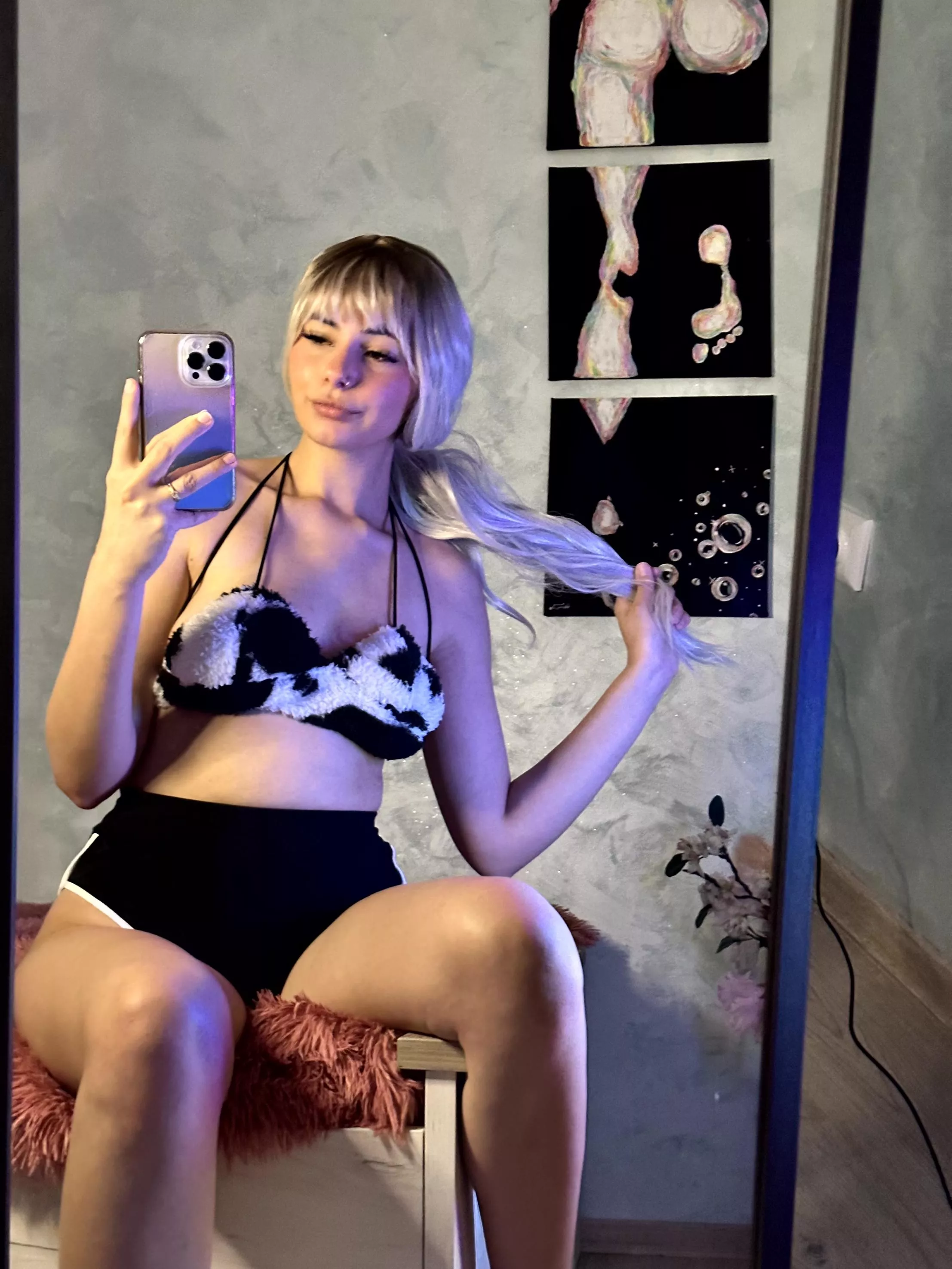 Would you mind daily nudes from me? posted by wombsyadore