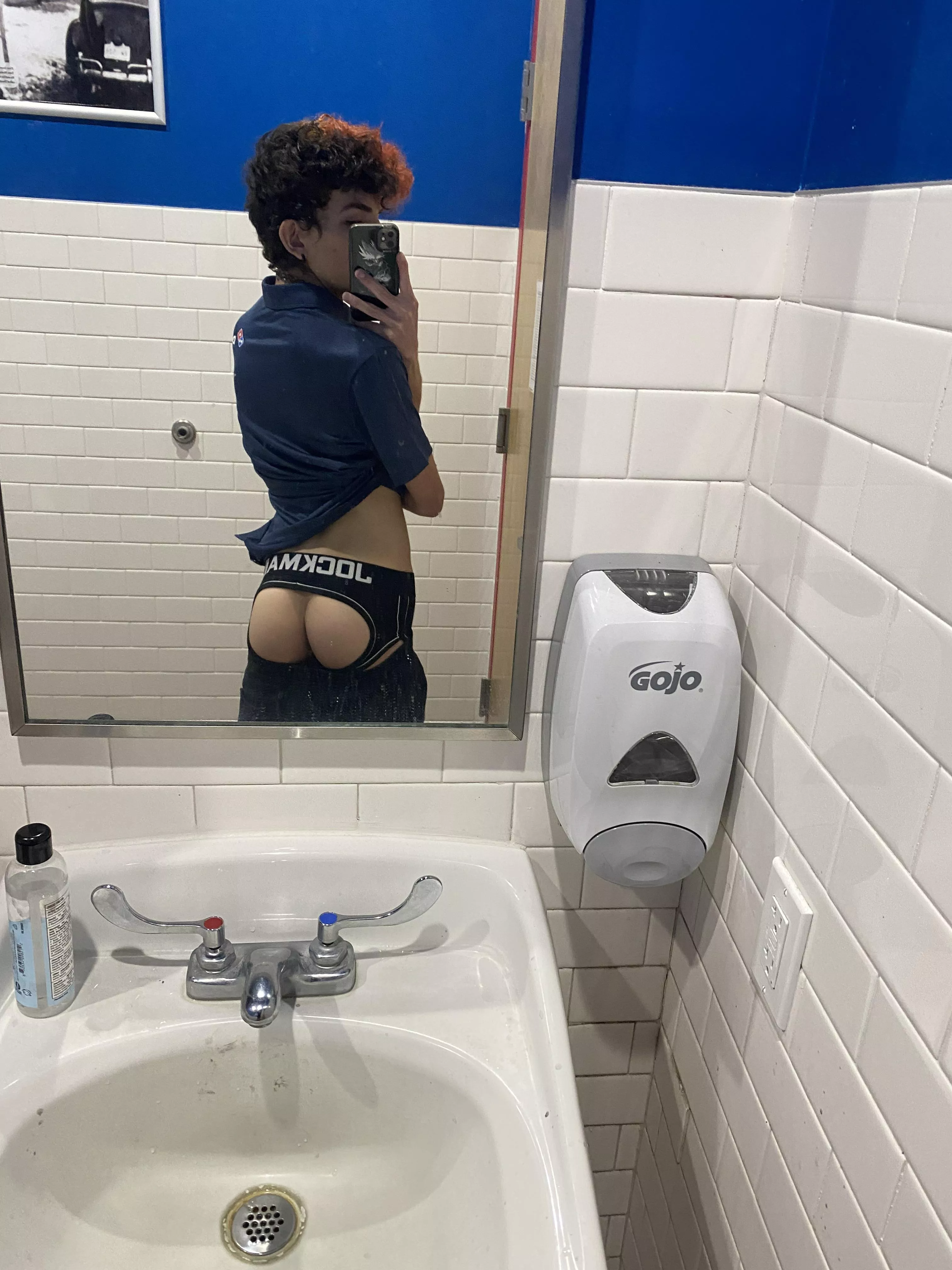 [19] your pizza delivery twink is here:3 (p.s thank yall sm for all the love on my last post🥹🫶🏻) posted by hornykage23