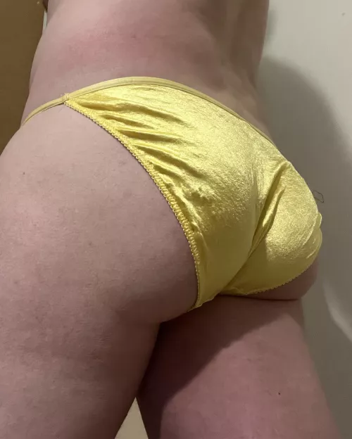 Bright and sunny. by bowmantangled