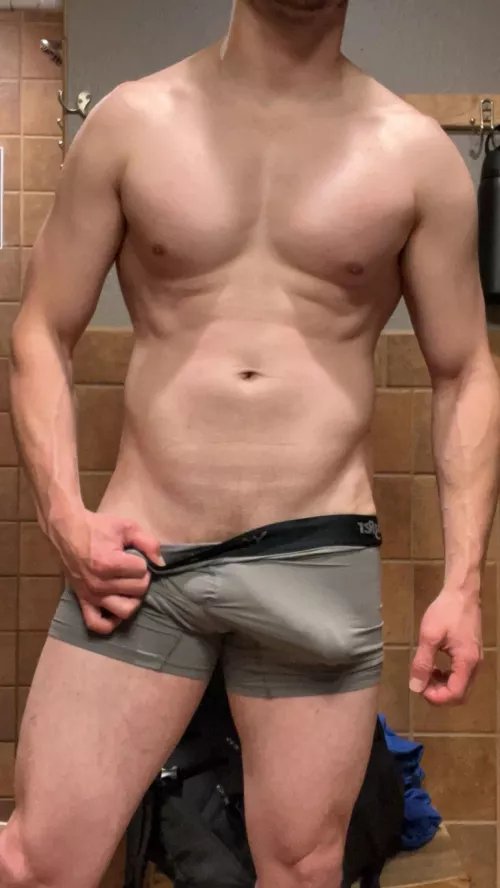 Cum have a peek by 4EvrWinter88