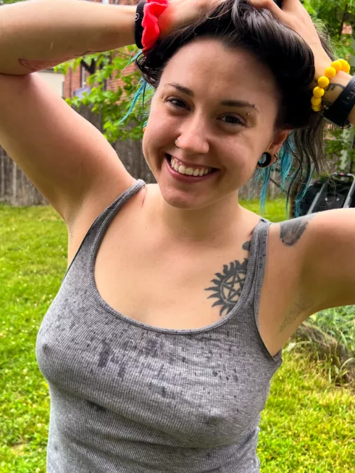 First time posting my slightly stubbly pits here by MissArcana