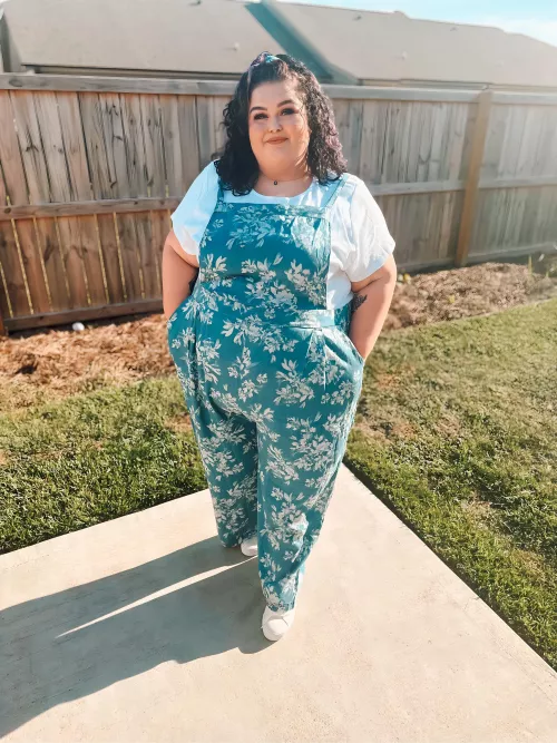 Hi! I haven’t posted in a while, but I went to a concert last week and my outfit was super cute! So I wanted to share! 🫶 by Gold-Gene-378