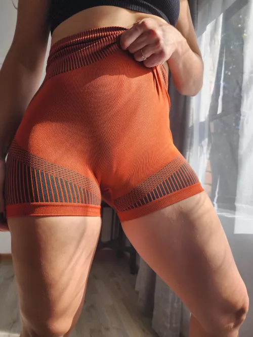 I like my yogapants up high and tight;) by M1ssPeach