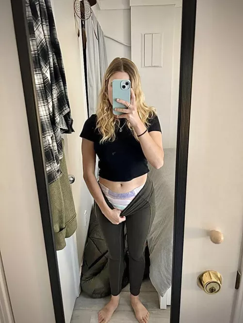 I’m not sure if a pull-up is the safest move 😳💦 by scott-57