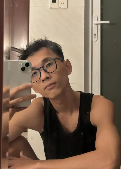 Is boy with glasses is your type? by smallsashimi