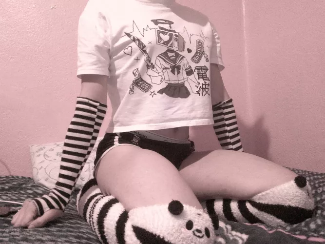 Lonely femboi UnU by Vue_Ko