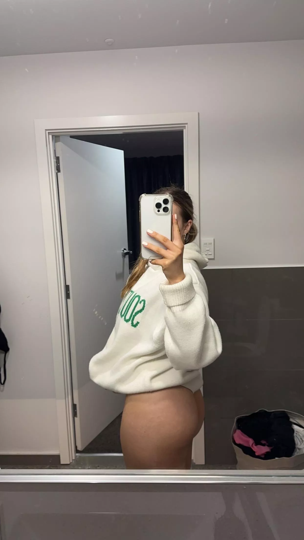 mirror selfie posted by valiantlysoddba