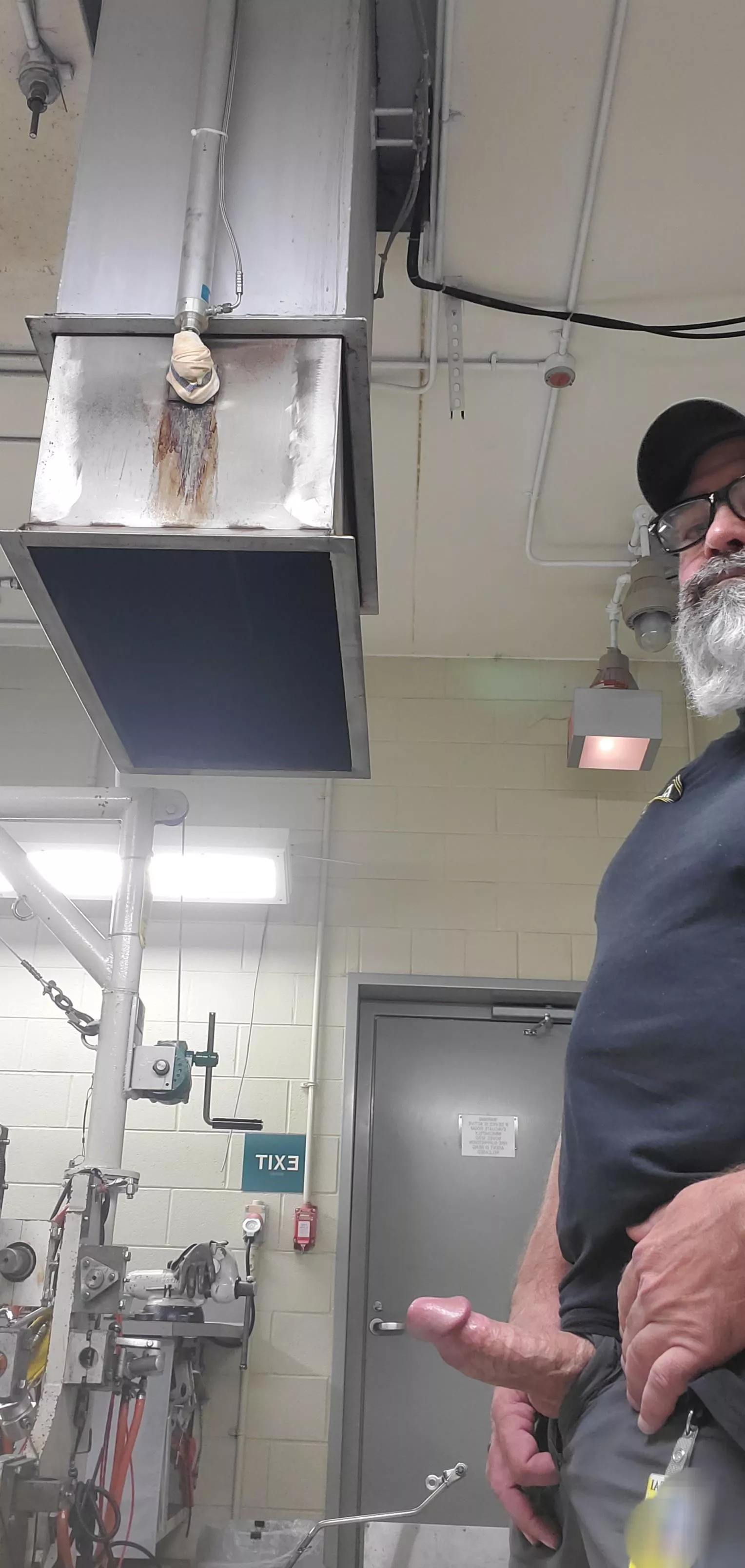 Pops beard and boner 😜 posted by AcceptableWolf3108