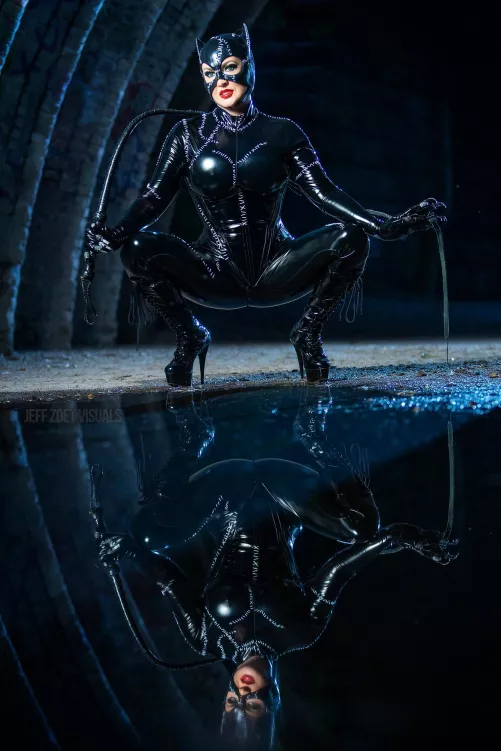 SelinaK34DD is Catwoman by bubblebuttmuscled