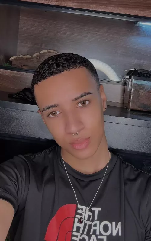 Time to get back into the gym 💪🏽 by Ryancosgrove7372